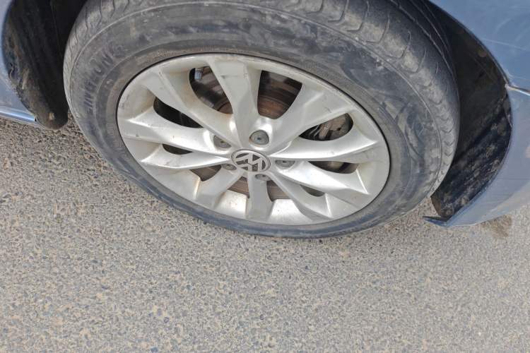 Used Volkswagen Golf 2012 1.4 TSI Automatic Comfort Edition Right Front Wheel Hub