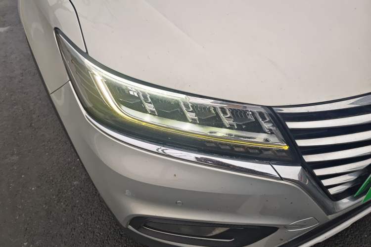 Used Roewe RX5 New Energy 2017 eRX5 50T Hybrid Connected Prestige Flagship Edition Right Front Headlight