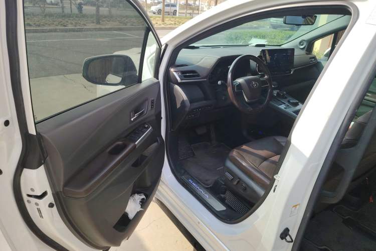 Used Toyota SIENNA 2021 2.5L Hybrid Platinum Edition Driver Seat