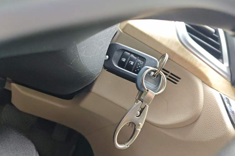 Used Honda Jade 2013 1.8L automatic Comfort version 5 seats Vehicle Key