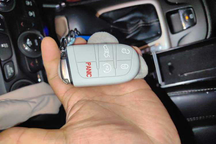 Used Jeep Cherokee 2014 2.4L Luxury Edition Vehicle Key