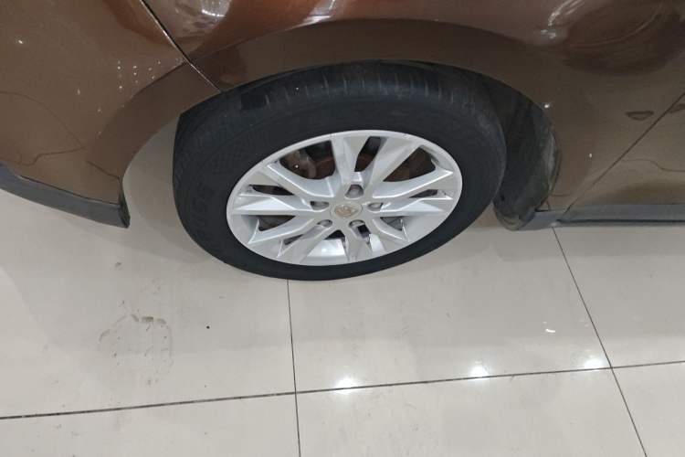 Used Baojun 730 2014 1.5L manual Comfort version 7 seats Left Front Wheel Hub