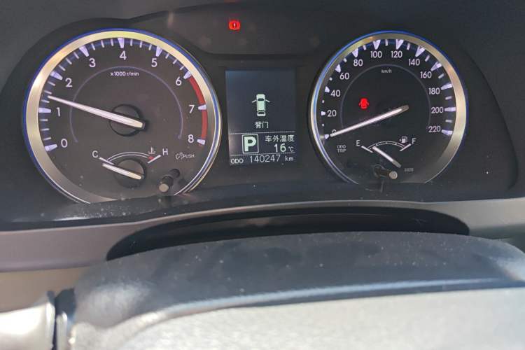 Used Toyota Highlander 2015 2.0T Four-Wheel Drive Luxury Edition 7-Seater Odometer Close Up