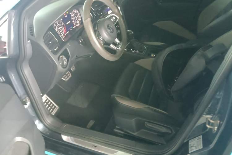 Used Volkswagen Golf 2020 Charming Edition 280TSI DSG R-Line
