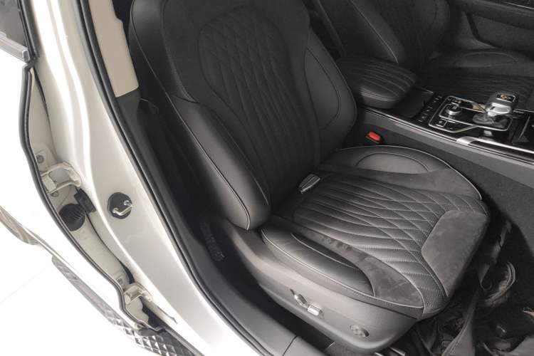 Used Hongqi HS5 2022 Revised Version 2.0T Smart Connect Flagship Edition
