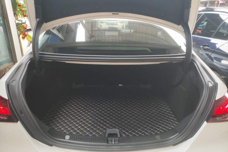 Used Mercedes-Benz E-Class 2021 Restyled E 300 L Sporty and Stylish Edition
