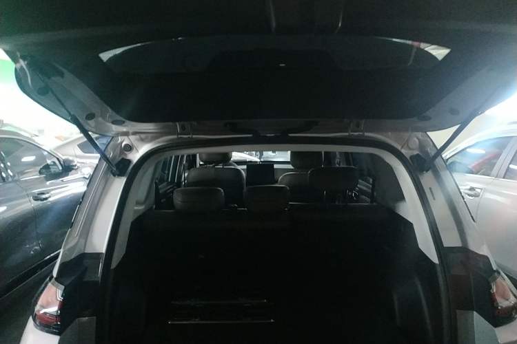 Used Wuling Xingguang 560 New Energy 2026 Model, Plug-in Hybrid, 125 km, Luxury Version Trunk