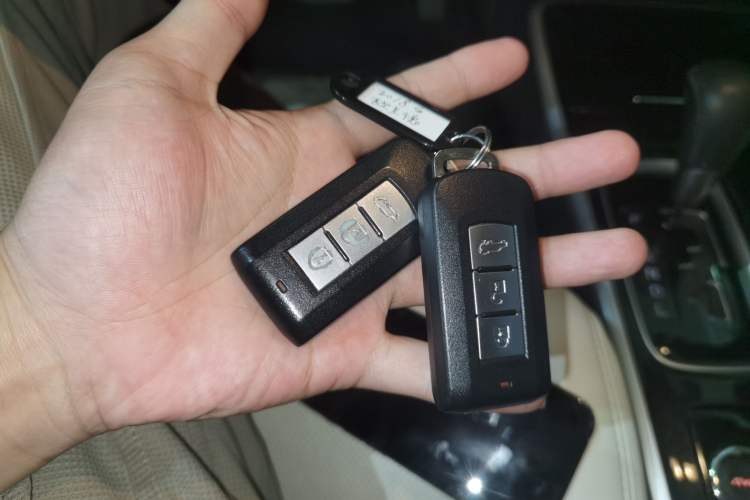 Used Mitsubishi Outlander 2018 2.4L 4x4 Luxury Edition 7-Seater