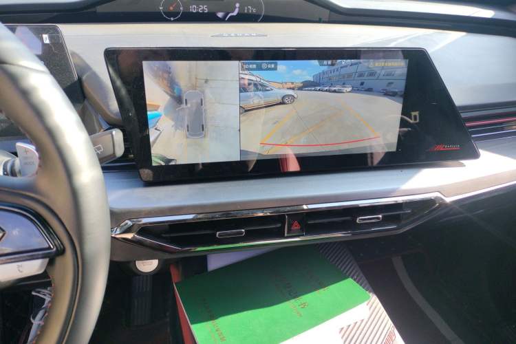 Used Oshan Z6 2023 Blue Whale 2.0T Automatic Smart Drive Model