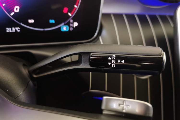 Used Mercedes-Benz C-Class 2024 Facelifted C-Class 260 L Night Edition Sports Version Gear Lever