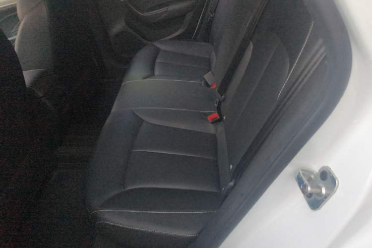 Used Roewe i6 New Energy 2017 45T Hybrid Connect & Smart Enjoyment Edition
