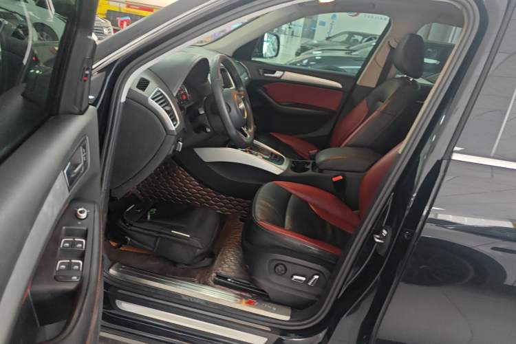 Used Audi Q5 2018 Collector's Edition 40 TFSI Technology Model
