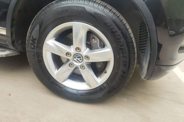 Used Volkswagen Touareg 2011 3.0 TSI Comfort Version Right Front Wheel Hub