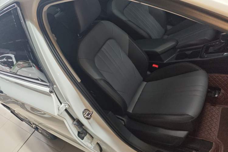 Used Volkswagen Sagitar 2025 Revised Version Three 300TSI DSG Excellence Edition
