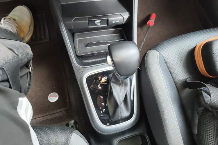 Used Kia kx1 Stonic 2021 1.4L CVT Fun Edition Gear Lever