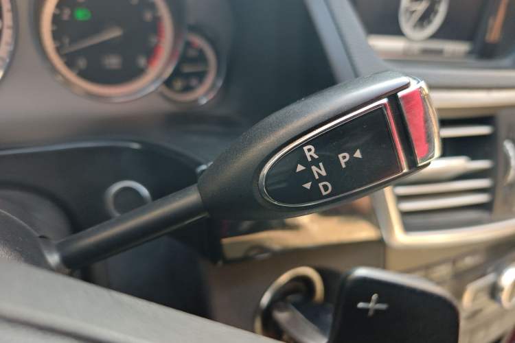 Used Mercedes-Benz E-Class 2013 E 260 L CGI Stylish Model
