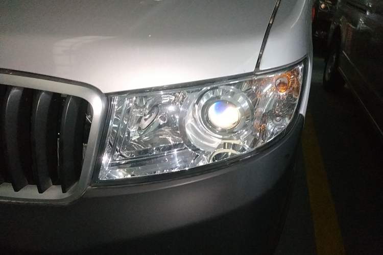 Used Jinbei Hiace X30 2024 1.5L Champion Edition Passenger Vehicle 5/6/7 Seats
