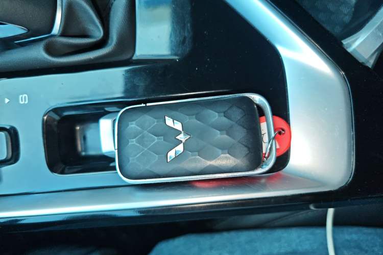 Used Wuling Asta 2022 2.0L DHT Electric-Speed Version Interior 1