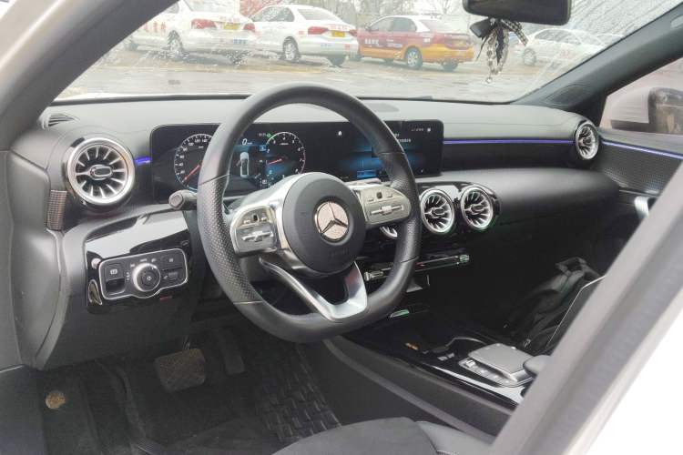 Used Mercedes-Benz A-Class 2022 Second Facelift A 200 L Sport Sedan Fashion Version
