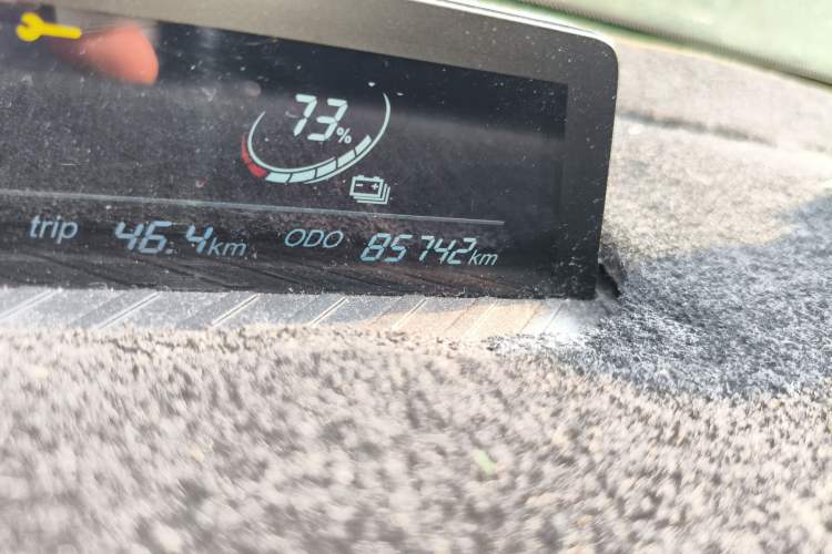 Used NETA V 2021 Standard Range Entertainment Edition Odometer Close Up