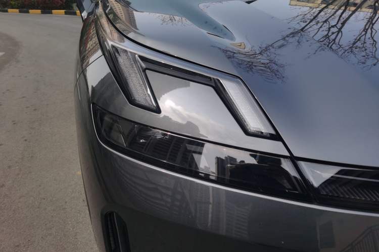 Used Lynk & Co 08 EM-P 2023 120km Long-Range Halo