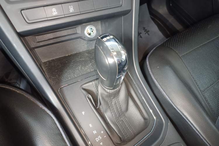 Used Volkswagen Touran 2016 Touran L 280TSI DSG Style Edition Gear Lever