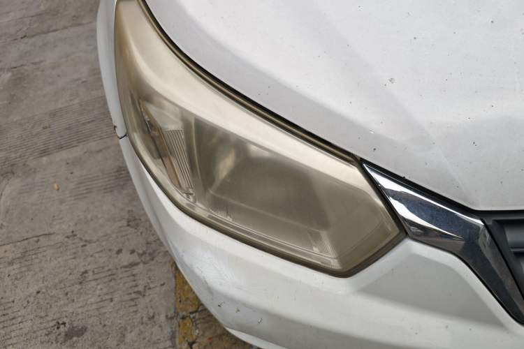 Used Venucia D50 2013 1.6L Manual Fashion Edition Right Front Headlight