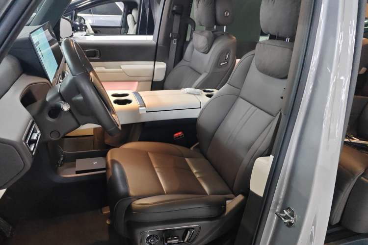 Used Li Auto MEGA 2024 Ultra Model