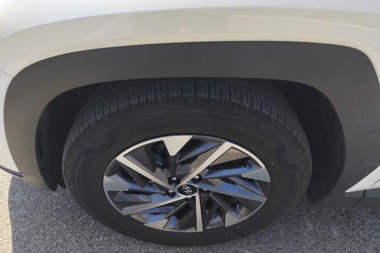 Used Hyundai Tucson 2023 Tucson L 1.5T Automatic Two-Wheel Drive GLX Elite Edition Left Front Wheel Hub