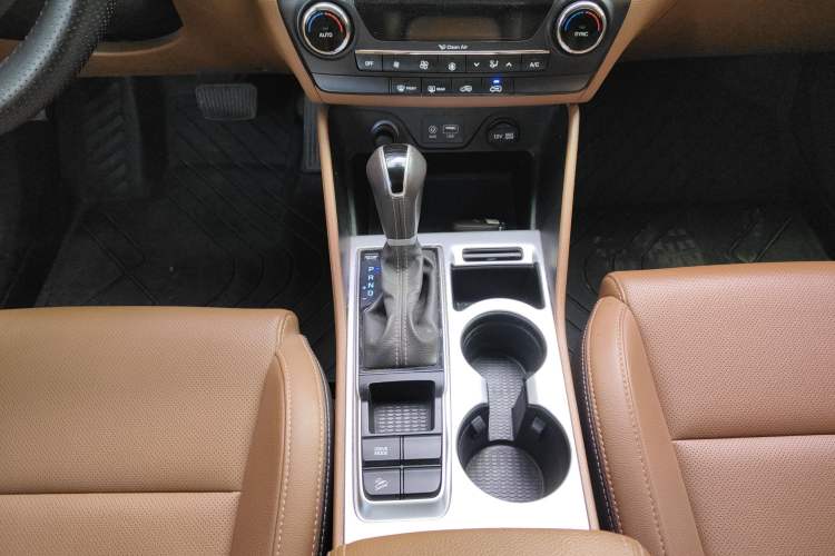 Used Hyundai Tucson 2015 1.6T Dual-Clutch Two-Wheel-Drive Smart Model Gear Lever