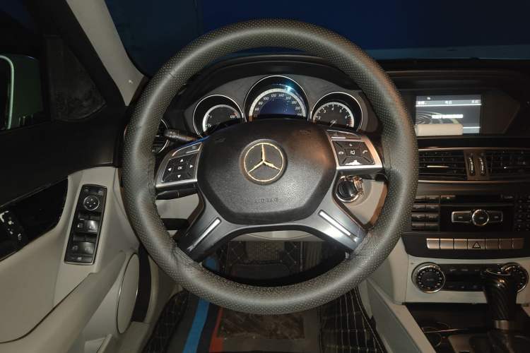 Used Mercedes-Benz C-Class 2010 C 180K Classic model
