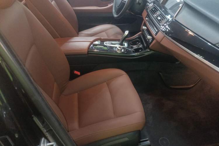 Used BMW 5 Series 2015 520i Elegant Edition Right Front Seat