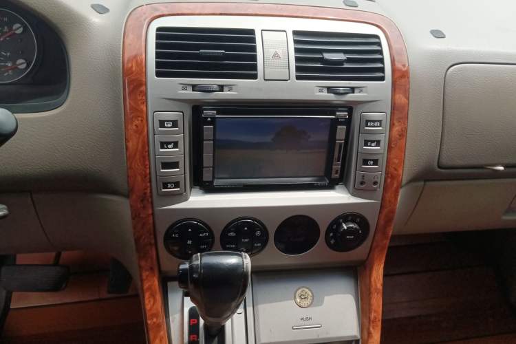 Used Kia Carnival 2006 2.7L GLS-2