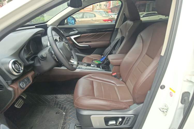 Used Wey VV7 2017 2.0T Flagship Model Left Front Seat