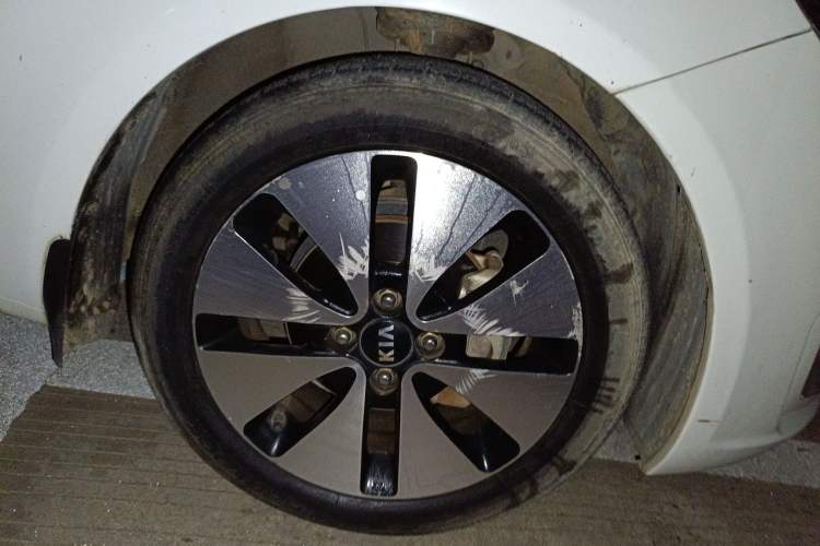 Used Kia K2 2012 Hatchback 1.6L AT Premium Commemorative Edition
