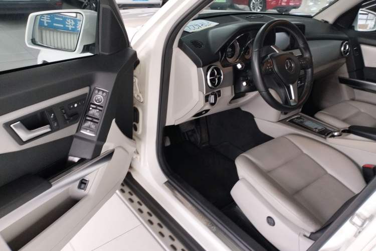 Used Mercedes-Benz GLK-Class 2013 GLK 300 4MATIC Dynamic Sunroof Model
