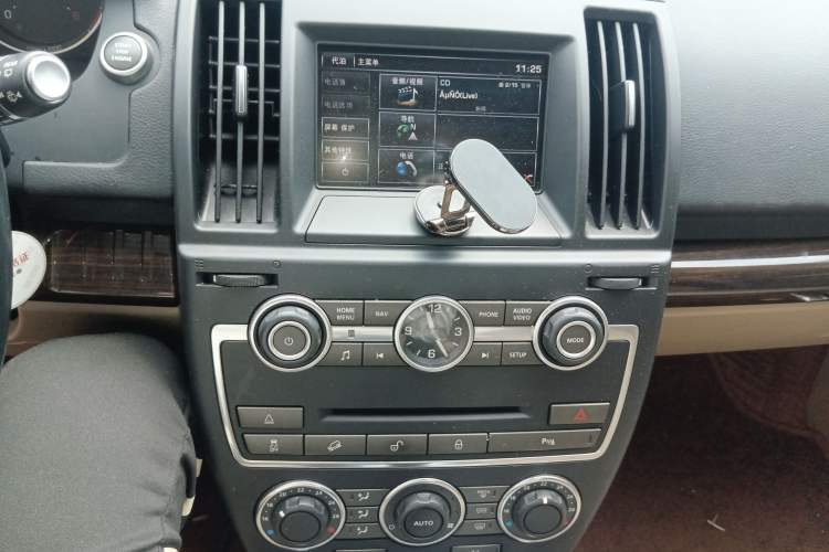 Used Land Rover Freelander 2 2015 2.2T SD4 XS Collector's Edition Audio And AC Panel