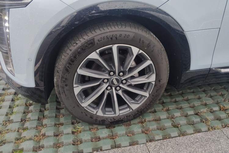 Used Cadillac LYRIQ 2022 Four-Wheel-Drive High-Performance Deluxe Edition