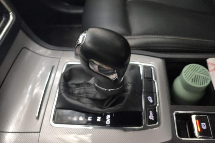 Used Roewe RX5 2019 20T Two-Wheel Drive Automatic 4G Connected Platinum Edition Gear Lever