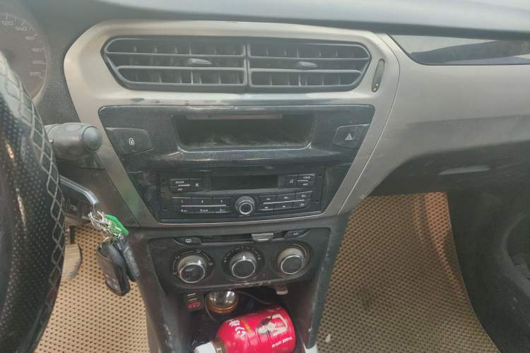 Used Peugeot 301 2018 1.6L Manual Comfort Edition Audio And AC Panel