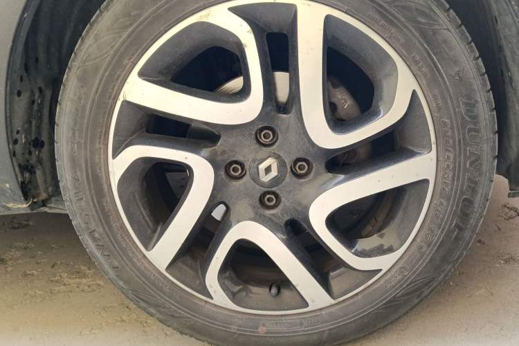 Used Renault Captur 2015 1.2T Automatic Luxury First Edition Right Front Wheel Hub