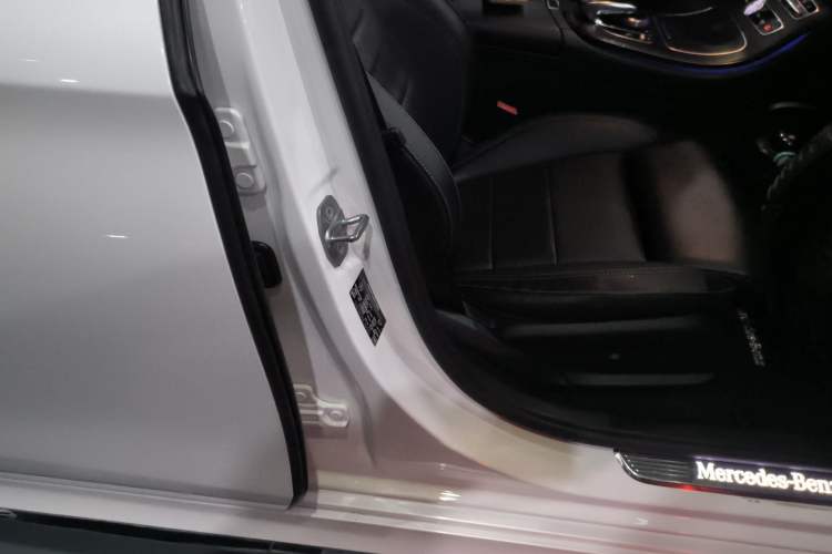 Used Mercedes-Benz E-Class 2016 E 200 L Sport Edition Right Front Seat