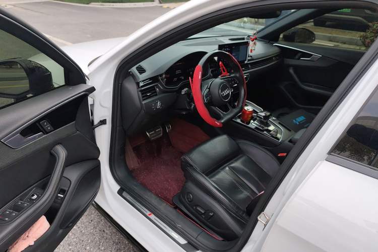 Used Audi A4L 2023 40 TFSI Luxury Dynamic Model
