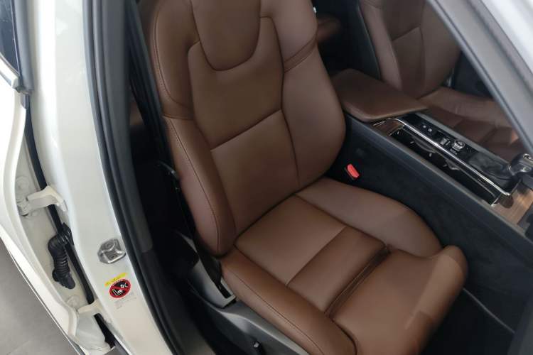 Used Volvo XC60 2021 T5 4x4 Smart Luxury Edition
