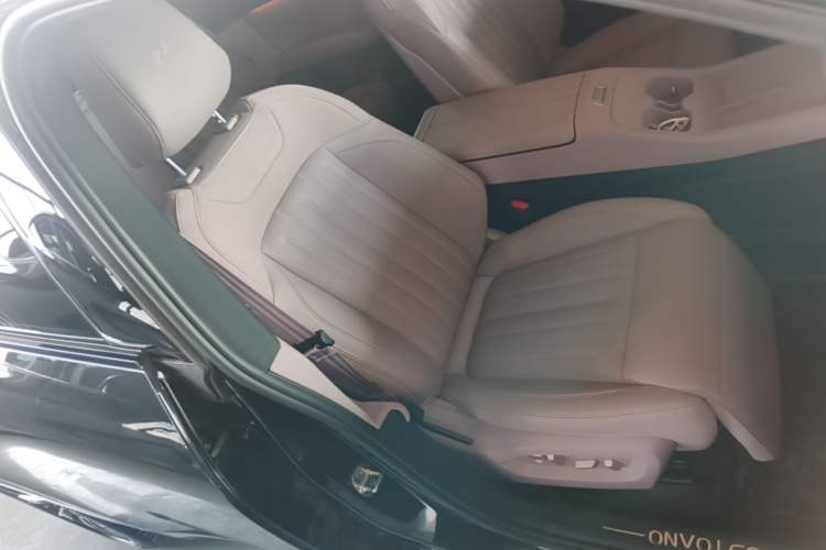 Used ONVO L60 2024 60 kWh Rear-Drive Version Right Front Seat