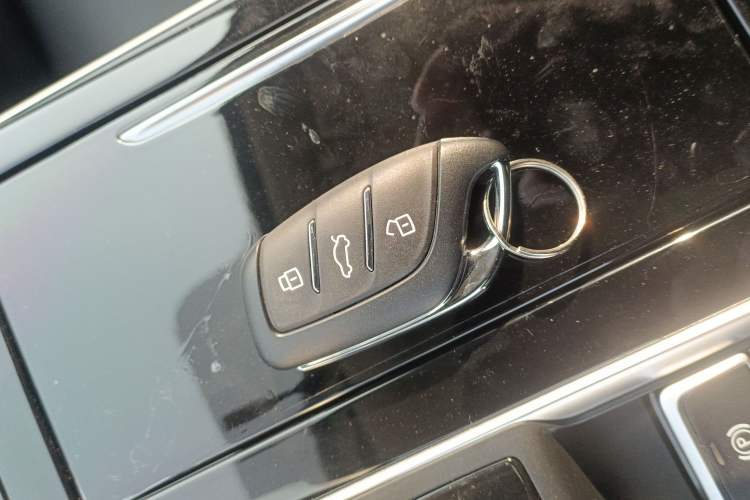 Used Roewe i6 MAX 2020 300TGI Automatic Cool & Stylish Skyroof Edition