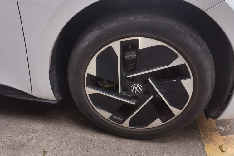 Used Volkswagen ID.3 2023 Upgraded Model Pure Intelligent Enjoyment Version Right Front Wheel Hub