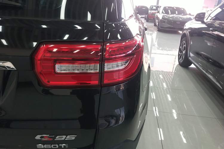 Used Changan CS95 2017 2.0T Two-Wheel Drive Zhitu Edition