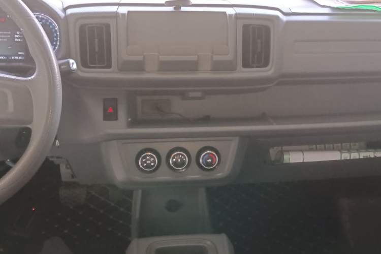 Used Karry Jiangtun E5 2024 268 km Range Open-Window 6-Seater Version
