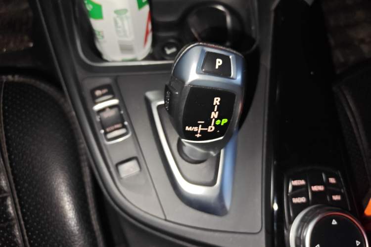 Used BMW 3 Series GT 2016 320i Fashion Model Gear Lever